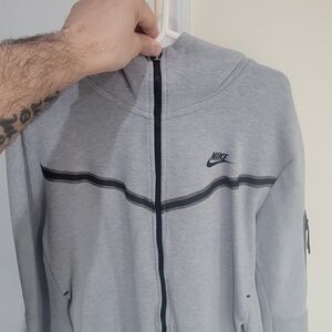 Nike Sportswear Tech Fleece Windrunner Full-Zip Hoodie. Size Large